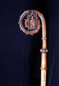 O Crozier Serbroke, 1450 (madeira) (ver também 44064)